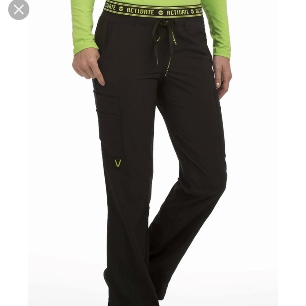 Med Couture woman’s cargo scrub pants - size medium - color black - NWT